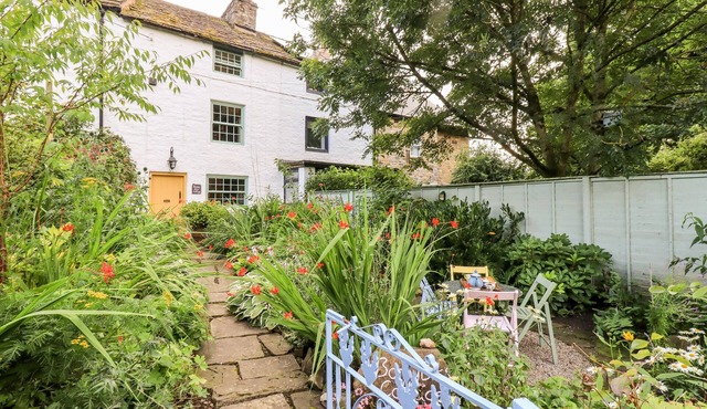 BONNY BITS COTTAGE, family friendly, with open fire in Alston