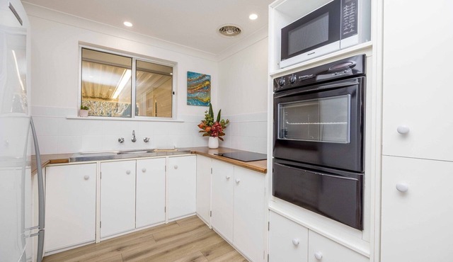 Bonny Getaway - walk to 4 beaches