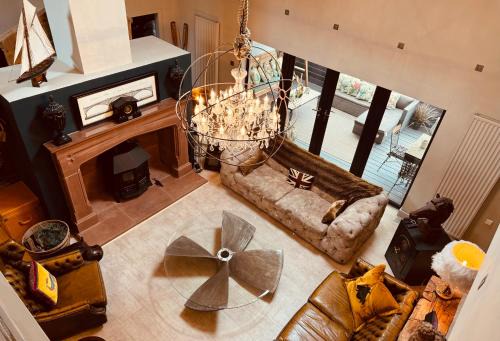 Bonshaw Grange-Riverside Country Retreat, & HotTub