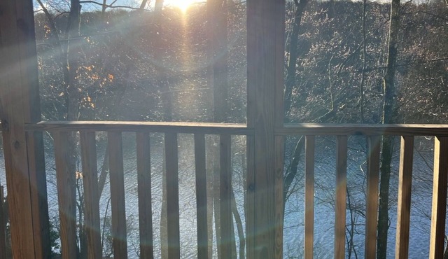 Boo Boo's Cabin - Charming Lake Front Cabin located 5 miles to Helen, GA!