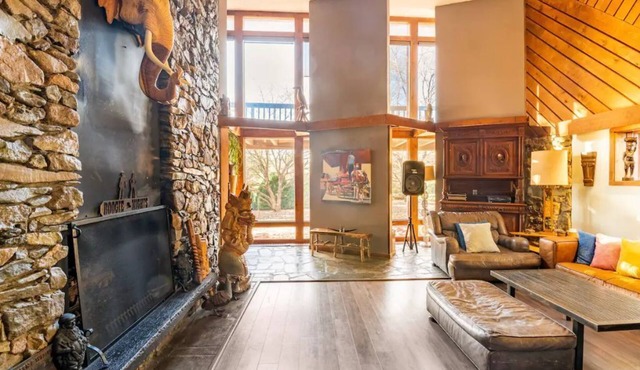 Boogie Nights Manor on VA's Brew Ridge Trail nestled in the Blue Ridge Mountains
