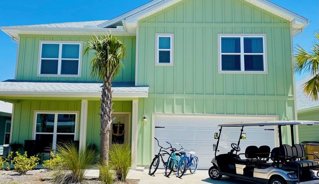 Book 7 nights and SAVE! Beach House with Golf Cart, Grill & Two Pools!