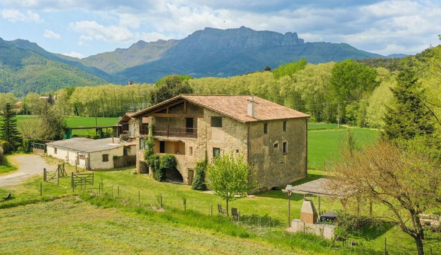 Book a casa rural for 11 in La Vall d'en Bas, La Garrotxa