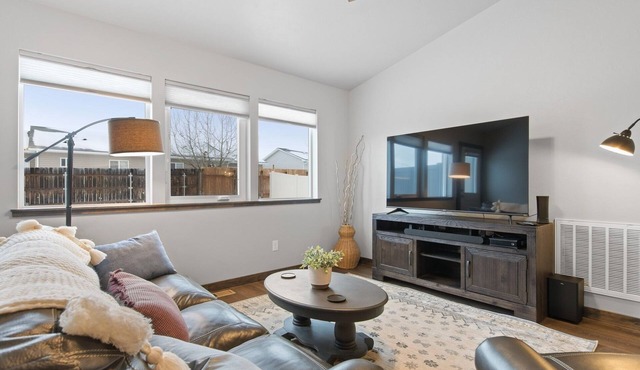 Book a Getaway in Whitefish! Charming Kalispell Townhome!