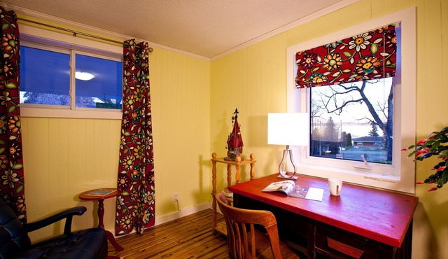 Book a home rental as a hotel alternative for your next vacation in Haileybury.