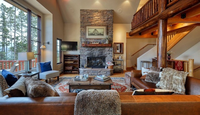 Book a Ski Stay! Lovely Ski-in/Ski-out home in Moonlight Basin with Hot Tub!