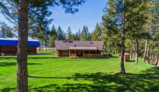 Book a Ski Stay! Montana Log Cabin! Easy Access to Downtown Whitefish!