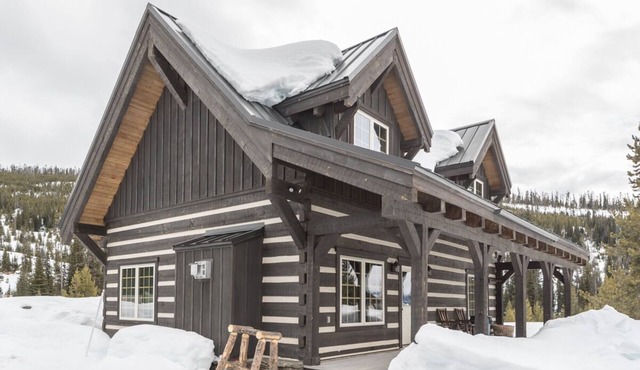 Book a Ski Stay Today! Private Mountain Haven with Sweeping Views! Hot Tub!