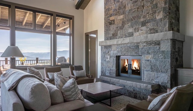 Book a Winter Getaway Today! Luxury Townhome with Hot Tub! Beautiful Views!