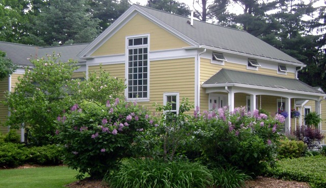 Book for 3 nights and save $200! 4 1/2 miles from Cornell !