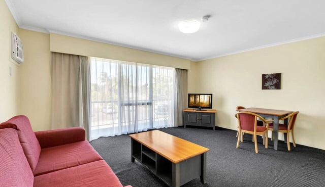 Book for Australia Day WiFi & Easy to Motorway