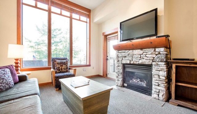 Book for Ski! Condo at White Mountain Lodge with Views! Steps to the Gondola!