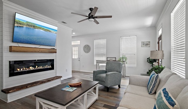 Book for Spring Break! Walk to the Beach! Low-Speed Vehicle! 2 Community Pools!