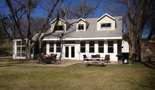 Book for Summer! Lake Austin Waterfront, Family and Dog Friendly!