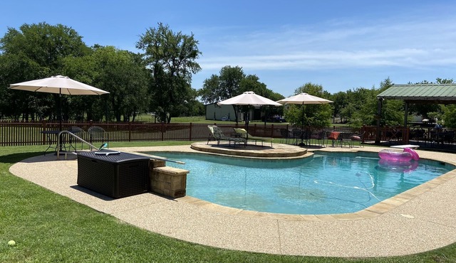 BOOK FOR THE WORLD CUP-5 Bed Farmhouse with Pool, Pond, 45 minutes from stadium