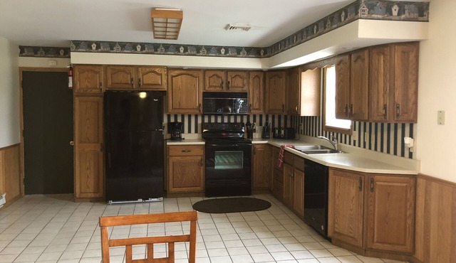 BOOK Hyrum Smith's Farm, Sleeps Up To 30!