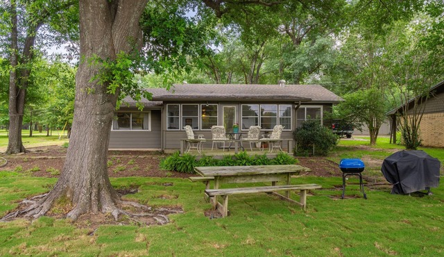 Book Mothers Day, Graduations & Family or couples getaway with pups!