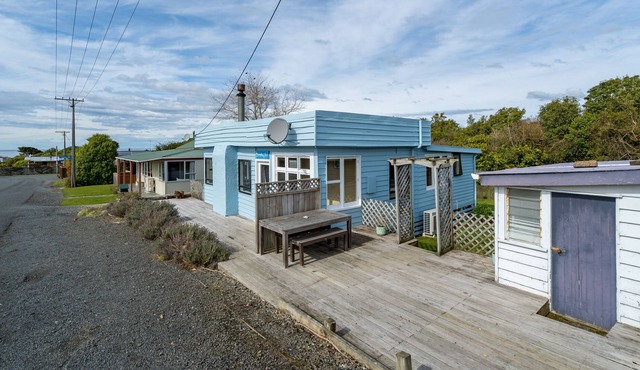 BOOK MY BACH IN KAKA POINT