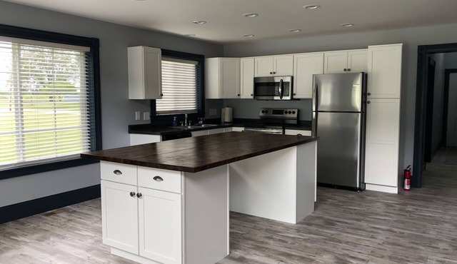 BOOK NOW 2024 LAST MINUTE SAVINGS! Mulholland Mansion House, Sleeps Up To 36!