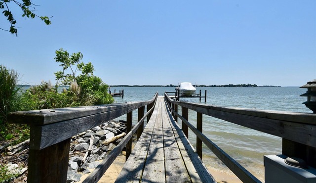 🌊 Book Now for 15% Off. Waterfront, Dock, Hot Tub, Sandy Beach, Elevator!
