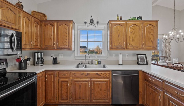 Book now for fall! Quiet country setting with big city convenience.