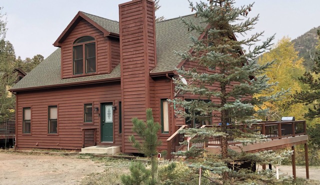 BOOK NOW -Spacious 4 Bedroom Home by RMNP & YMCA