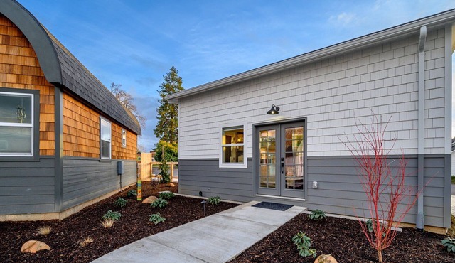 Book the Glam Cottage at The Boutique Retreat in historic downtown McMinnville.