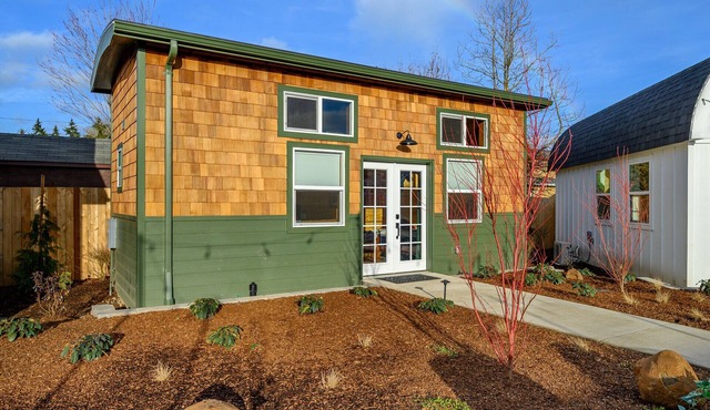 Book the Lodge at The Boutique Retreat in historic downtown McMinnville.