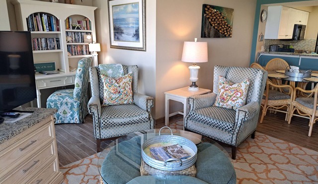Book your 2026 beach vacation ☆ Our 15th year on Vrbo! ♡ Prime area 77th Ave N