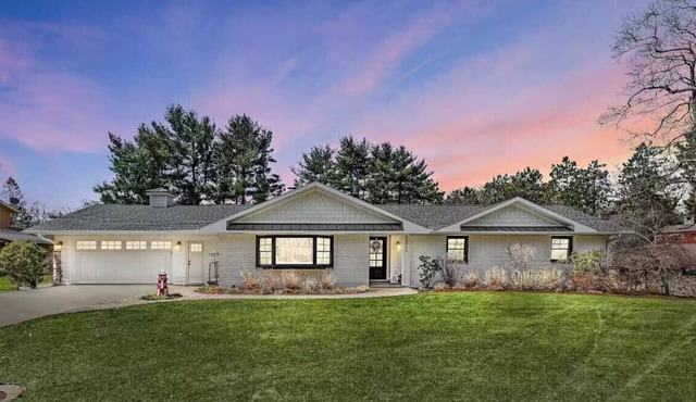 Book your 2026 summer vacation week now! Saturday-Saturday lakeside rental.