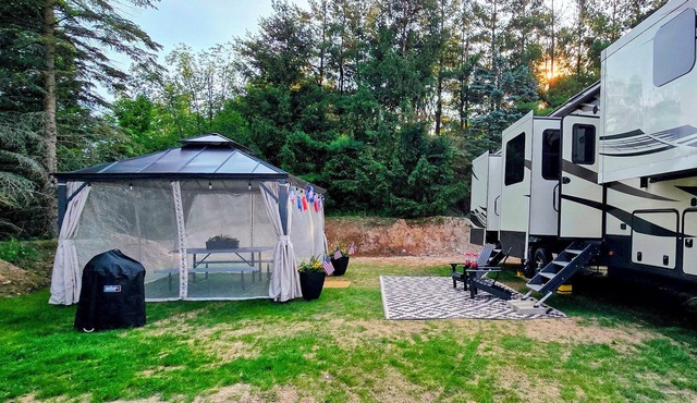Book Your Adventure in this Ultra Comfy, Luxury RV on 10 Acres. Bring your Pup!