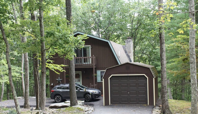 Book Your Fall Getaway For Hiking, Kayaking, Tubing & Leaf Peeping