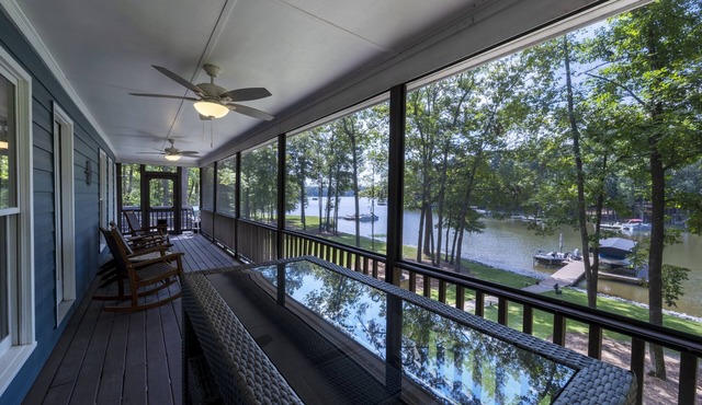 Book Your Getaway At This 4 Bedroom Lakeside Hideaway @ Sugar Creek