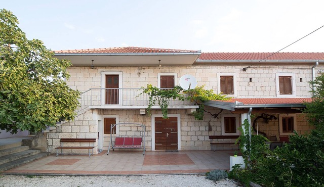 Book your holidays in typical Dalmatian Stone House for 10 Persons