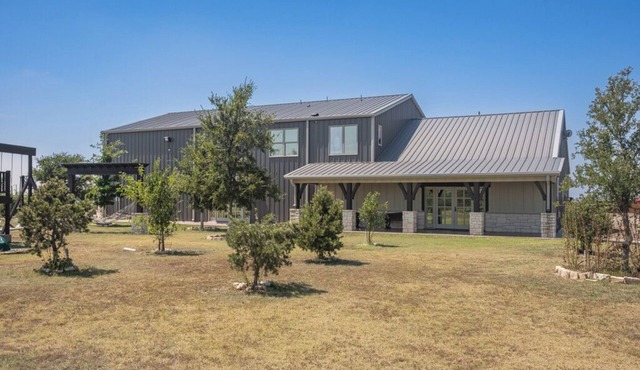 Book your next weekend getaway or family gatherings here!