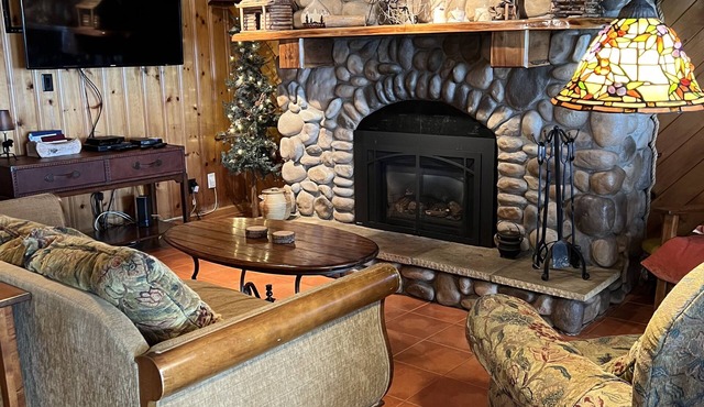 Book your vacation now! Beautiful Oneida Lakefront home for All seasons.