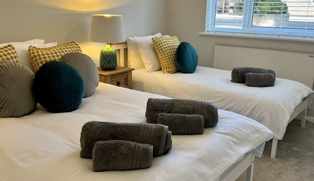 BookedUK - Lovely 2BR Flat in Hoddesdon