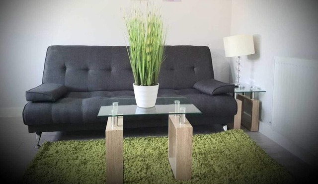 BookedUK: Stylish Two-Bedroom Apartment in Harlow