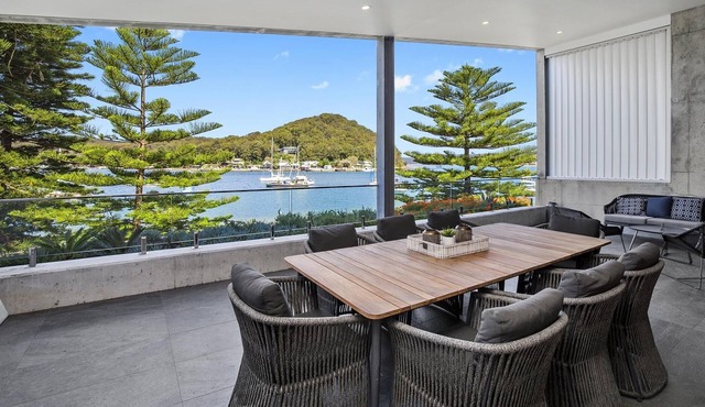 Booker Seaside - Luxury top level waterfront villa