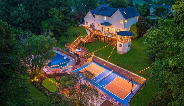 Booking Fast! Pool open, Pickleball, Sport Simulator, Theater Golf| Sleeps 22