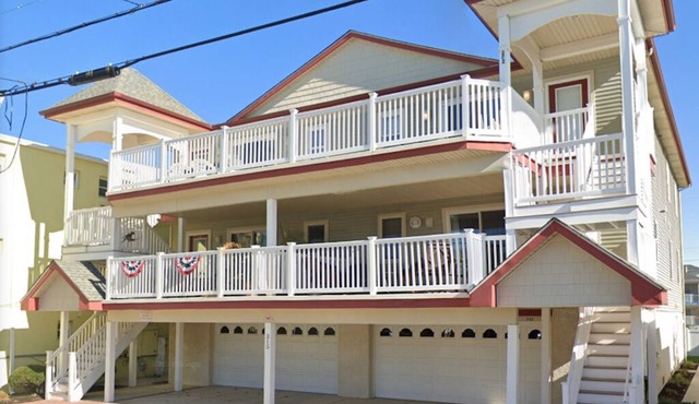 BOOKING FOR 2026. 1/2 BLOCK TO BOARDWALK, RIDES & BEACH. OCEAN VIEW FROM DECK