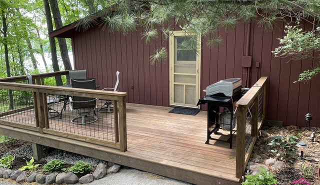 Booking now - Summer 2025 Enjoy peaceful Miller Lake in our cozy little cabin.