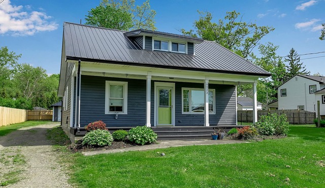 ~Booking Year-Round~ 4B 2.5 BATH Updated Grandview Bay Home