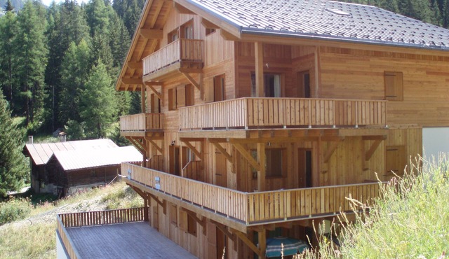 BOOKINGS READY.Beautiful spacious apartment, 8 beds, Great location and views