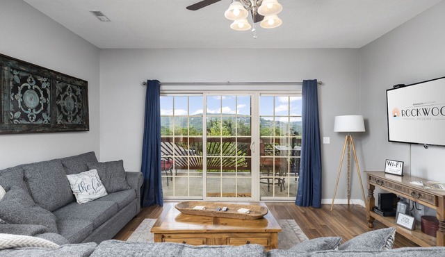 BookRockwood Lake-access 3 bdrm Condo w/FREE Silver Dollar City ticket & more