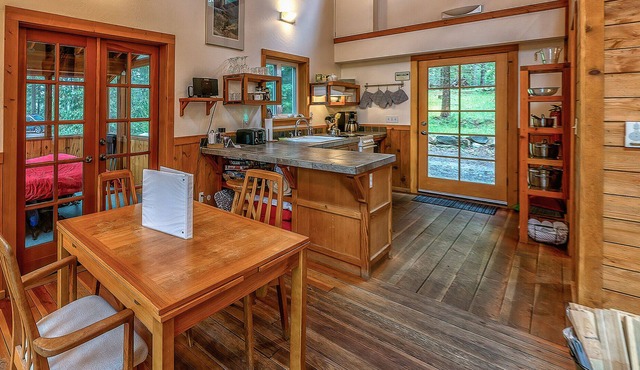 BookStayHop - #1D Hobart Peak ~ Green Springs Cabins ~ Jacuzzi Tub~ Kitchen~ Do