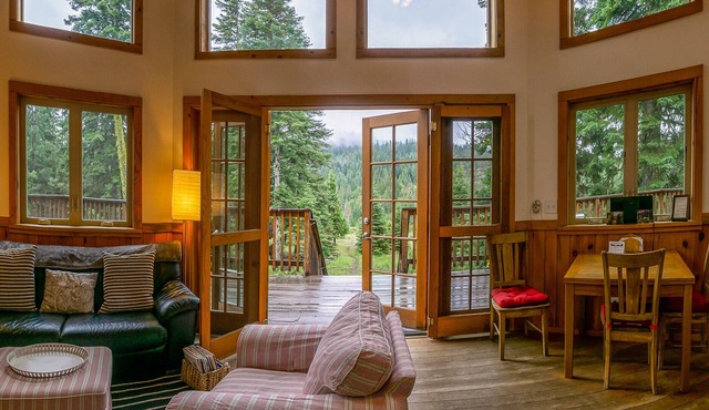 BookStayHop - #2C Mayfield Gardens ~ Green Springs Cabins ~ Jacuzzi Tub ~Views ~