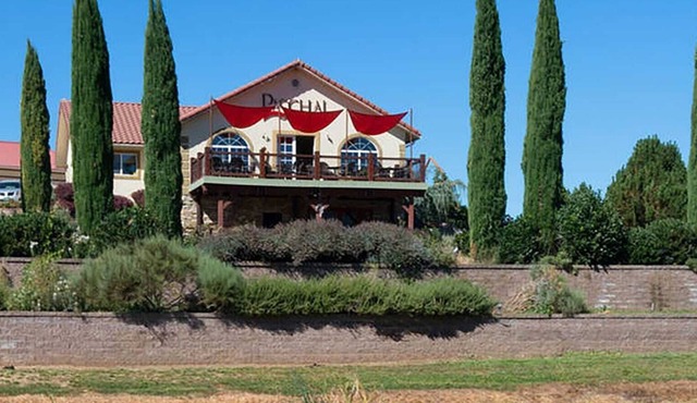 BookStayHop - Paschal Winery Compound ~ Hot Tubs ~ Mountain Views!