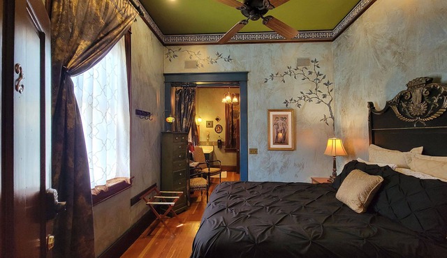 BookStayHop - Peerless Hotel~ Guest Room 2 ~Downtown Ashland