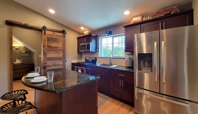 Bookstayhop- Sungate Above